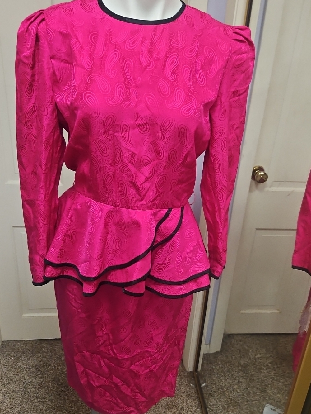Vtg RARE 80s Hot Pink Paisley  Silk Dress And Skirt Set Blk